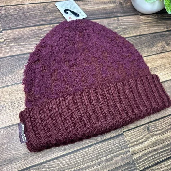 NWT Lululemon Ombre Knit Textured Beanie O/S (Red Merlot) - Picture 11 of 13